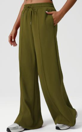 Wide-Leg Fleece Sweatpant